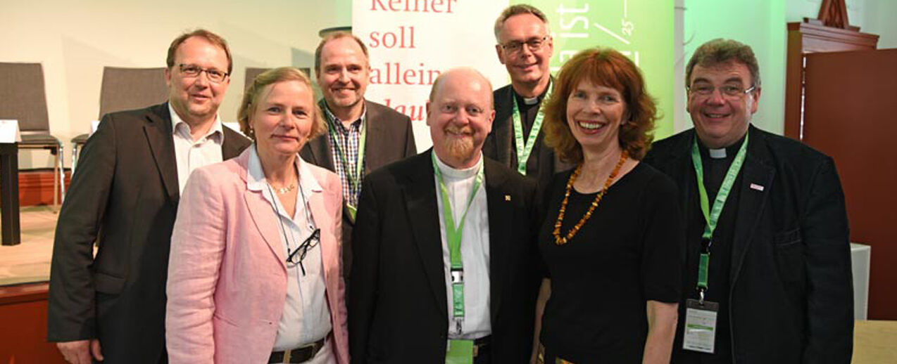 Moderator Guido Erbrich, Benedicta Lindberg, Matthias Micheel, Pater Pascal Lung, Pater Philip Geister SJ, Ulrika Erlandsson und Monsignore Georg Austen.