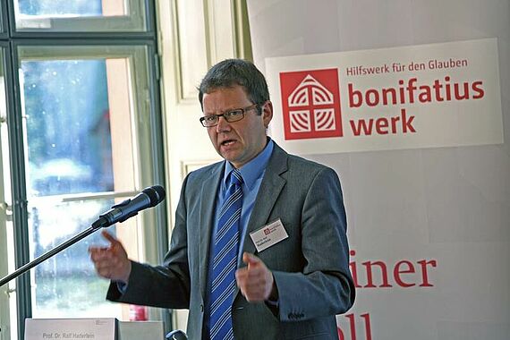 Den Fachvortrag hielt Prof. Dr. Haderlein von der Hochschule Koblenz. Foto: Patrick Kleibold
