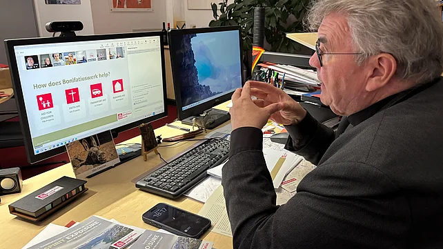 Bonifatiuswerk-Generalsekretär Monsignore Georg Austen begrüßt die Teilnehmenden während der digitalen Auftaktveranstaltung. Foto: Theresa Meier