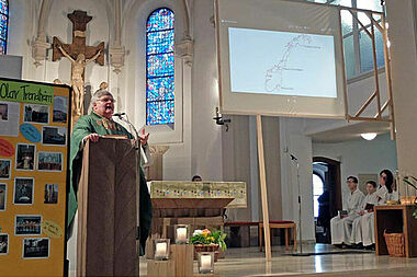 Die Gottesdienste der katholischen Pfarrgemeinde St. Michael standen ganz im Zeichen der Hilfe für die katholische Gemeinde St. Olav in Trondheim. Die norwegische Stadt mit ihren knapp 200 000 Einwohnern aus 120 Nationen ist derzeit ein großes Thema für die Einhäuser. Schließlich wird in diesem Jahr – im September – auch die Gemeindewallfahrt von St. Michael nach Trondheim führen. Fotos: Birgit Blanke