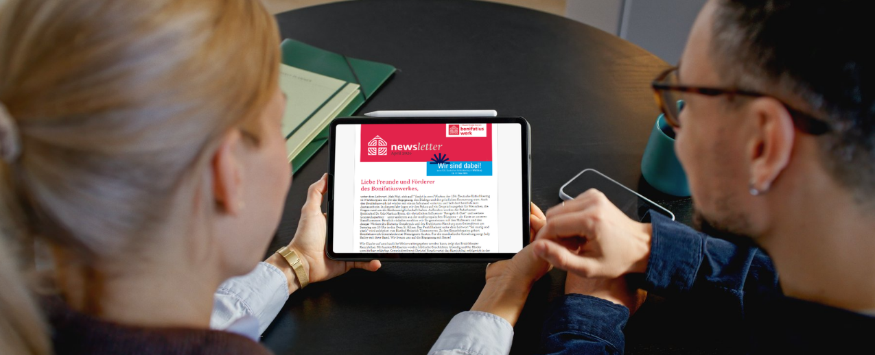 Melden Sie sich jetzt für den Newsletter und weiteres Informationsmaterial über das Bonifatiuswerk an! (Foto: Bonifatiuswerk)