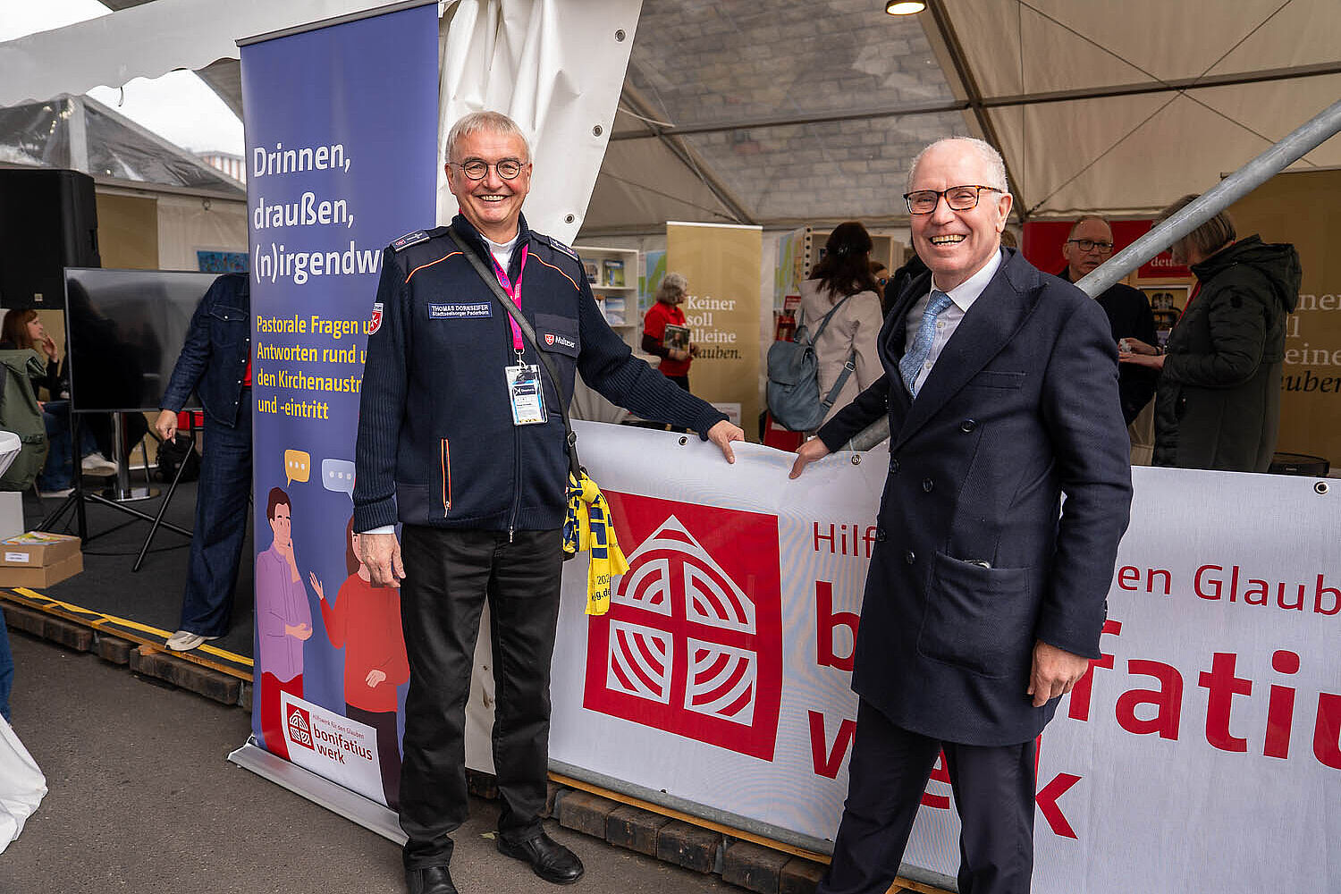 Generalvikar Thomas Dornseifer (li.) und Bonifatiuswerk-Präsident Manfred Müller