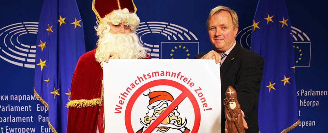 Werben in Brüssel gemeinsam für echte Werte, Kinderrechte und ein segensreiches Europa: Europaabgeordneter Arne Gericke (Familien-Partei) und der „echte“ Bischof Nikolaus