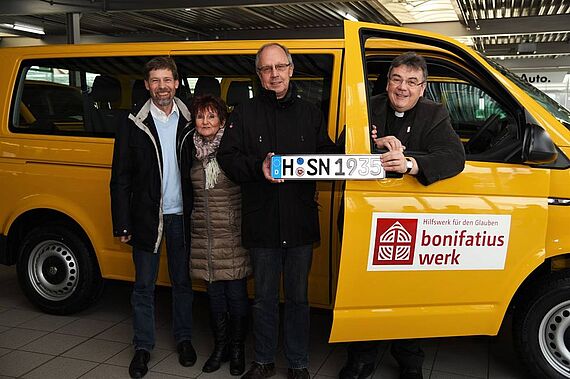 Klaus Rieger (v.l.), Gertrud Kluger, Wolfgang Obst und Monsignore Georg Austen. Foto: Sr. Theresita M. Müller