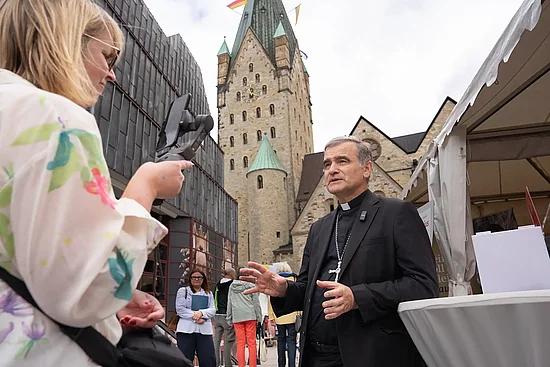 Bischof Jean-Philippe Jourdan (Bistum Tallinn) spricht über die Lage der katholischen Kirche in Estland. Foto: Hartmut Salzmann