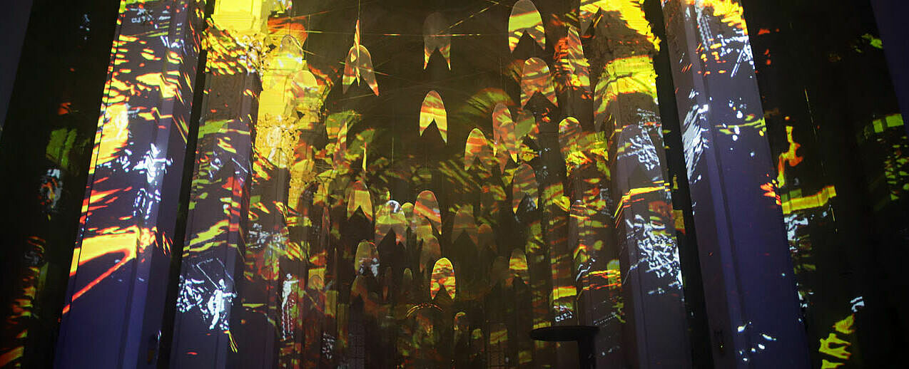 Ab heute startet die begehbare räumliche Videoinstallation "Beflügelnd" in der St. Bonifatius in Berlin Mitte. (Foto: (C) Philipp Geist / VG Bildkunst 2023)