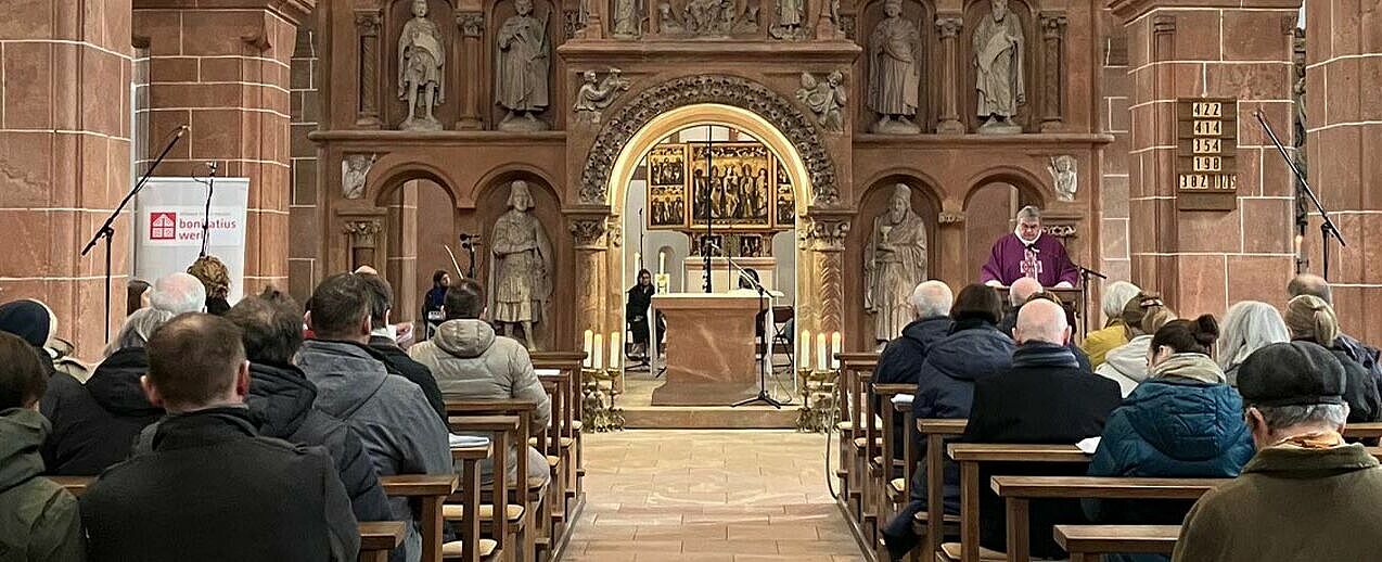 Der Radiogottesdienst aus der Stiftsbasilika zum Heiligen Kreuz im Benediktinerkloster Wechselburg wurde live übertragen. (Foto: Eva Dreier)