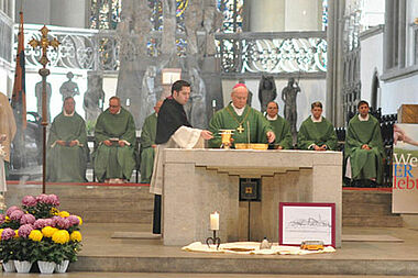 Mit einem feierlichen Pontifikalamt im Hohen Dom zu Augsburg wurde die Diaspora-Aktion 2012 eröffnet.