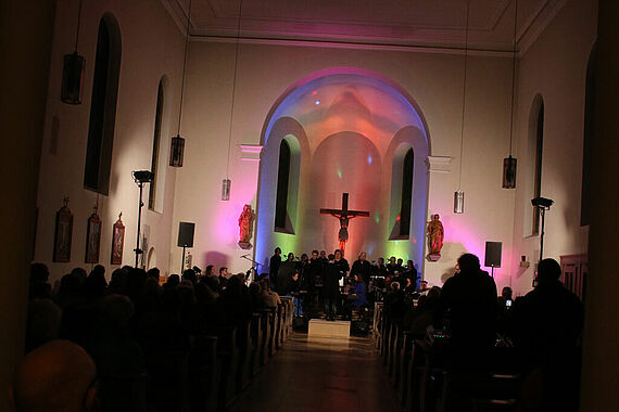 Stimmungsvolle Atmosphäre bei der Uraufführung. (Foto: Geist und Lied e.V.)