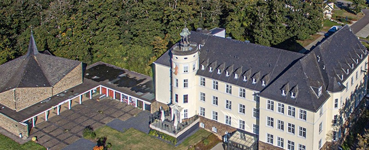 Das Projekt "MEMO" rückt die ökumenische Autobahn- und Radwegekirche St. Paul Wittlich als Ort der Sinnsuche in ein neues medienkünstlerisches Licht. (Foto: Förderverein)