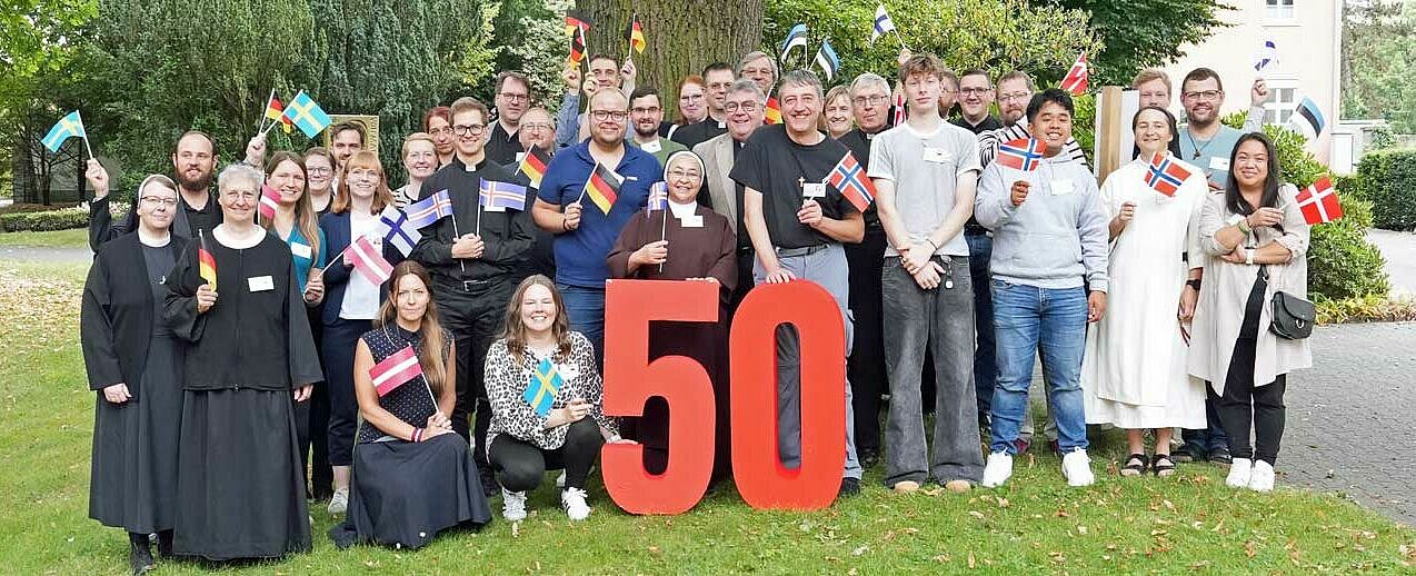 Mit Verantwortlichen der Jugendpastoral aus allen acht Förderländern des Bonifatiuswerkes ist am Montag das Vernetzungstreffen gestartet. Es findet anlässlich des 50. Geburtstages der Nordeuropahilfe des Bonifatiuswerkes statt. (Foto: Simon Helmers)