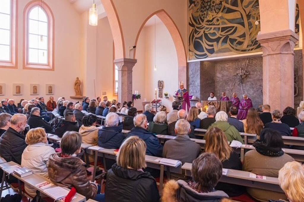 Die Sankt Johannes-Kirche in Döbeln war zum Adventssonntag gut besucht. (Foto: M. Löwe)