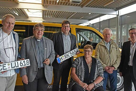 Andreas Hornow (v. l.), Monsignore Georg Austen, Pfarrer Andreas Körner, Jutta Stenzel, Johannes Gornig, Andreas Holzapfel. Foto: Sr. Theresita M.