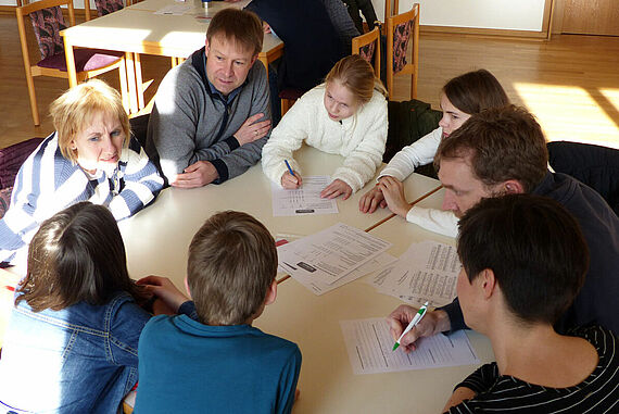 Familien im Gespräch: Was war an diesem Wochenende besonders wertvoll für dich? (Foto: Stephan Kreye, Kath. Landvolkshochschule Hardehausen)