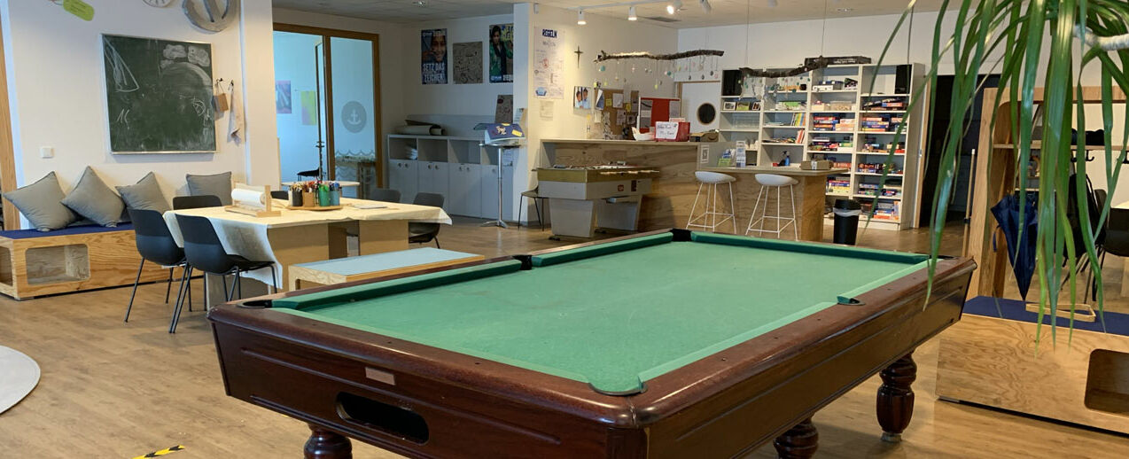 Auch der Billardtisch sorgt für Abwechslung im Corona-Alltag von Familien und Jugendlichen. (Foto: Rahel Kordecki)