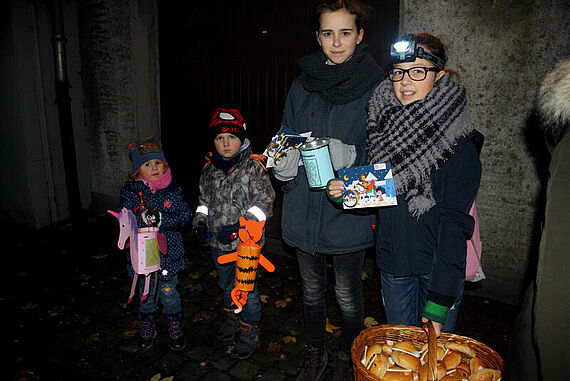 Beim Umzug der Kolping-Spielschar durch die Paderborner Innenstadt waren etwa 700 Kinder dabei. Foto: Edith Lea