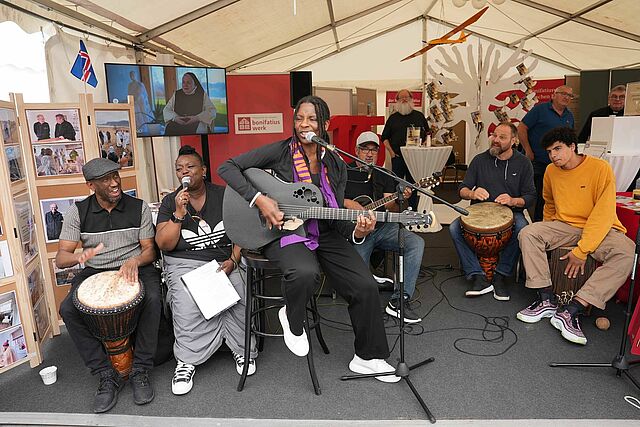 Judy Bailey mit Band begleitet das Bonifatiuswerk schon lange mit musikalischen Beiträgen. Foto: Simon Helmers