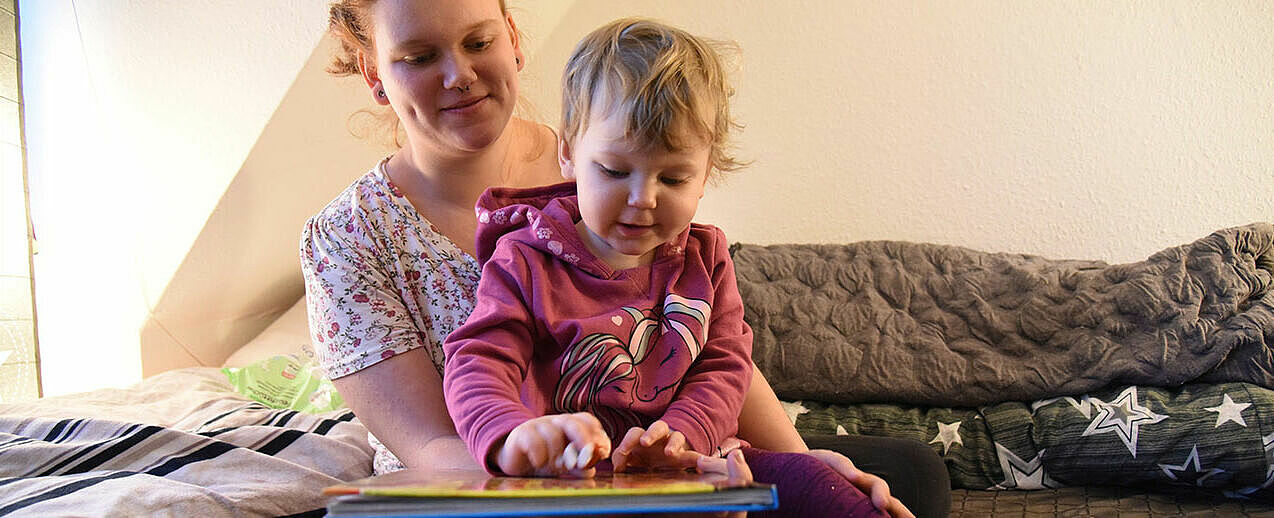 Michelle ist ihren Weg gegangen und hat ihre Jugendamtmitarbeiterin um Unterstützung gebeten, damit es ihrer kleinen Tochter gut gehen kann. (Foto: S. Helmers)