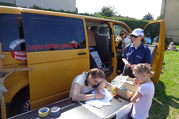 Viele BONI-Busse haben den Tag der Kinderwallfahrt begleitet und möglich gemacht. (Foto: Schwester M. Victoria Jazdzewski)