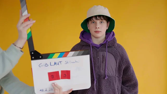 Ca. 800 Schüler und Schülerinnen arbeiten mit professionellen Künstler*innen unter der Gesamtleitung von Ron Zimmering. Foto: Rina Zimmering