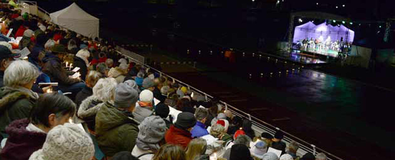 Drittes Weihnachtsliedersingen im Willy-Sachs-Stadion in Schweinfurt. (Foto: Anand Anders)