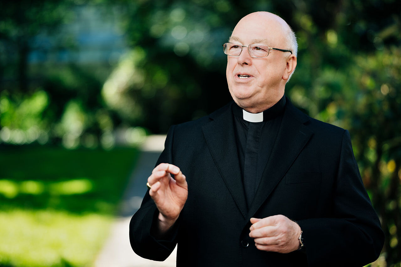 Das Grußwort sprach der Protektor des Bonifatiuswerkes, Erzbischof Hans-Josef Becker. (Foto: Besim Mazhiqi)