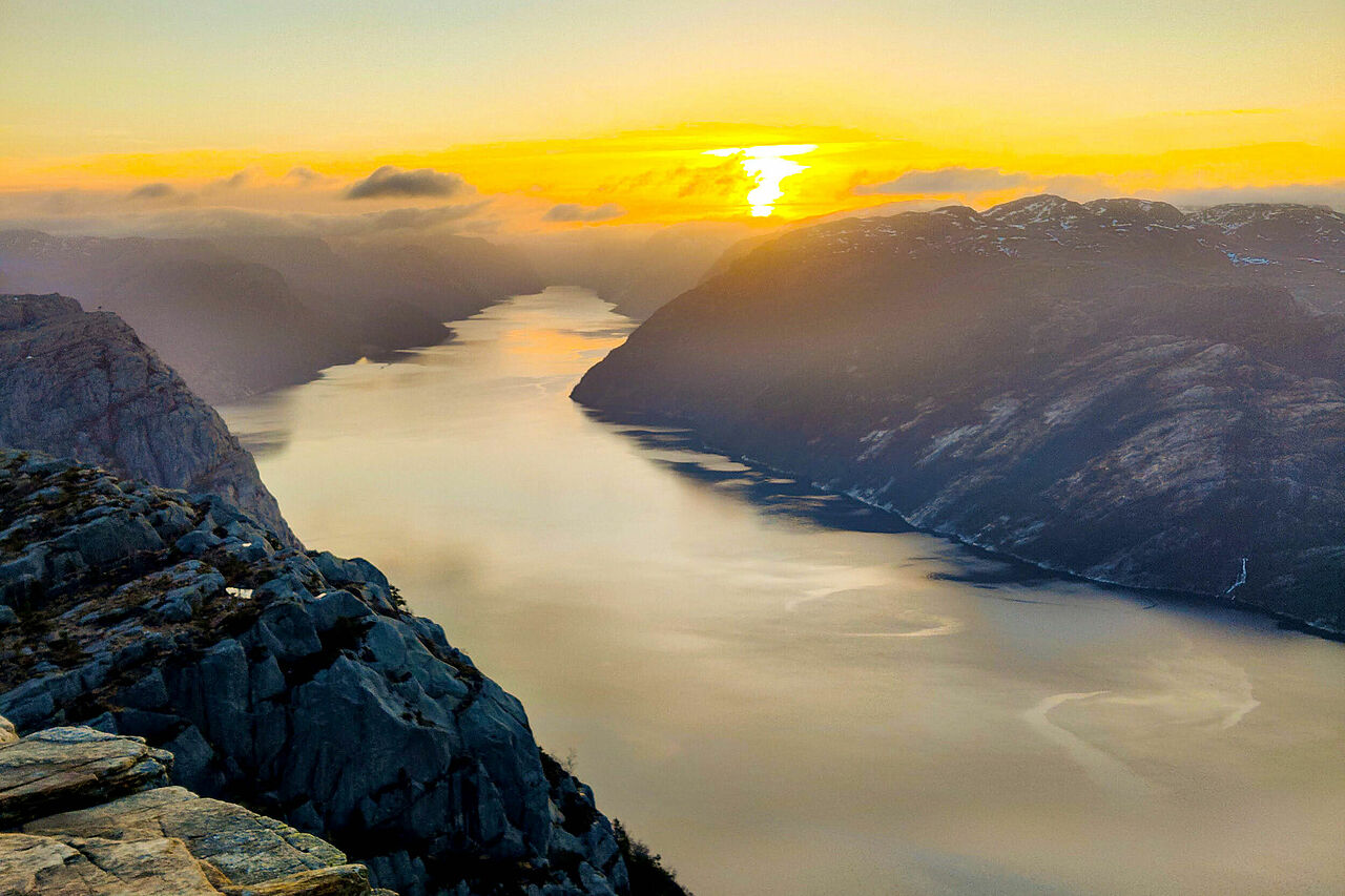 2. Platz: Sonnenaufgang über Preikestolen (Foto: Paul Bonte)