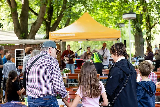 OmaOpaEnkel-Tag des Erzbistums Berlin wurde der Tierpark Friedrichsfelde  gefeiert. (Foto: Jörg Farys)