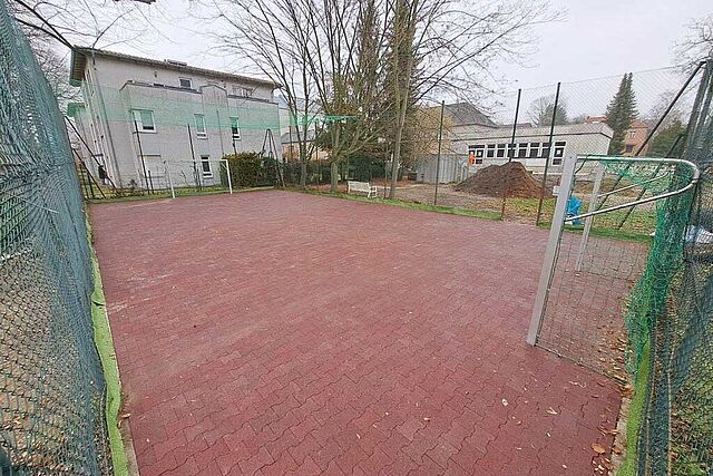 Der erste Anpiff auf dem frisch sanierten Sprotplatz hat bereits stattgefunden. (Foto: Oliver Reinartz)