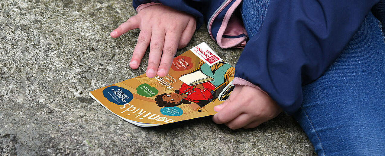 Die aktuelle Ausgabe der Kinderzeitschrift "bonikids" vom Bonifatiuswerk. (Foto: Theresa Meier)