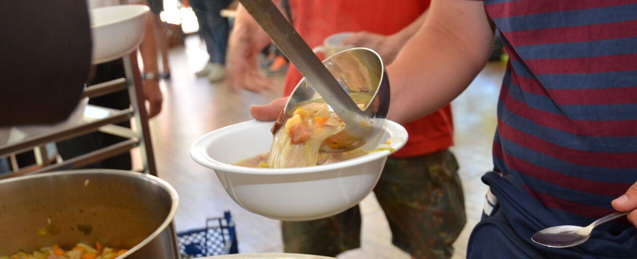 Viele Portionen Suppe werden täglich an Bedürftige ausgegeben. (Foto: Alfred Herrmann)