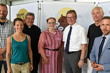 Marko Hülsmeier, Karolin Floren, Monsignore Georg Austen, Dr. Ulrike Kurth, Bürgermeister Michael Dreier, Manfred Krugmann und Sebastian Schwertfeger. Foto: Patrick Kleibold 