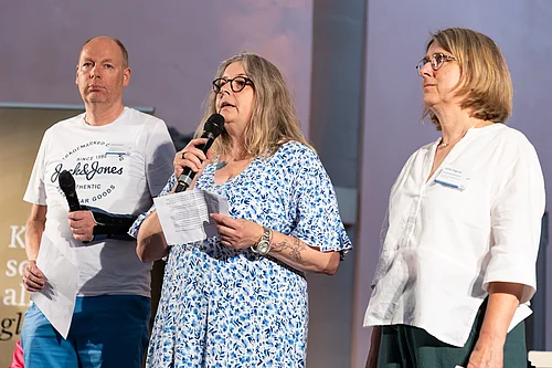 Berichten von ihrer Arbeit im ambulanten Hospizdienst Paderborn/Höxter: Stefan Rotthoff, Uschi Kolboske (beide ehrenamtliche Mitarbeiter) und Odilia Wagener (Koordinationsfachkraft). Foto: Hartmut Salzmann