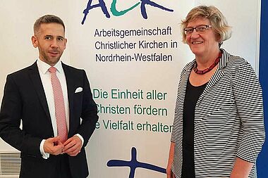 Auf dem Studientag der ACK-NRW in Schwerte: Sebastian Schwertfeger (Projektleiter ‚Herkunft hat Zukunft‘) und Pfarrerin Annette Muhr-Nelson (Vorsitzende der ACK-NRW). Foto: David Gorny 