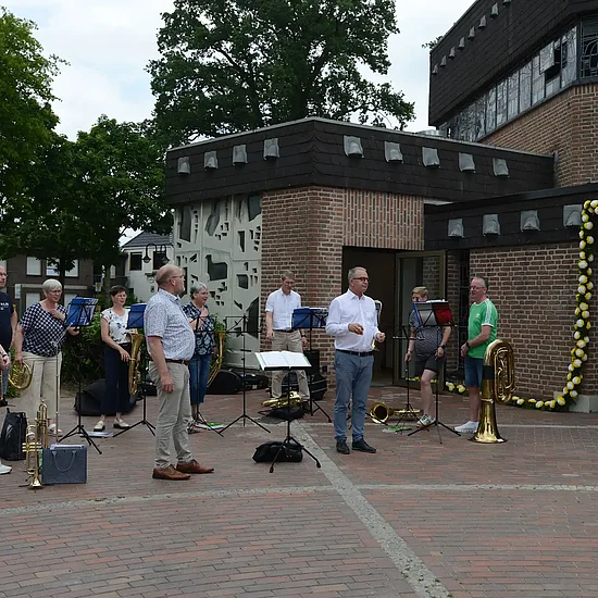 Im Anschluss kam die Gemeinde bei einem Fest zusammen. (Foto: Marion Bleumer)
