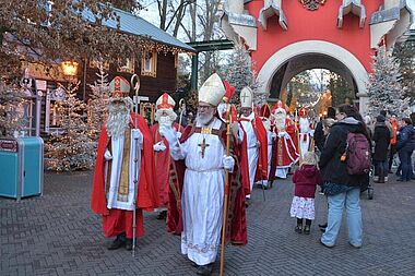 Nikoläuse im Europa-Park Foto: Carolin Scheidel / Erzbistum Freiburg