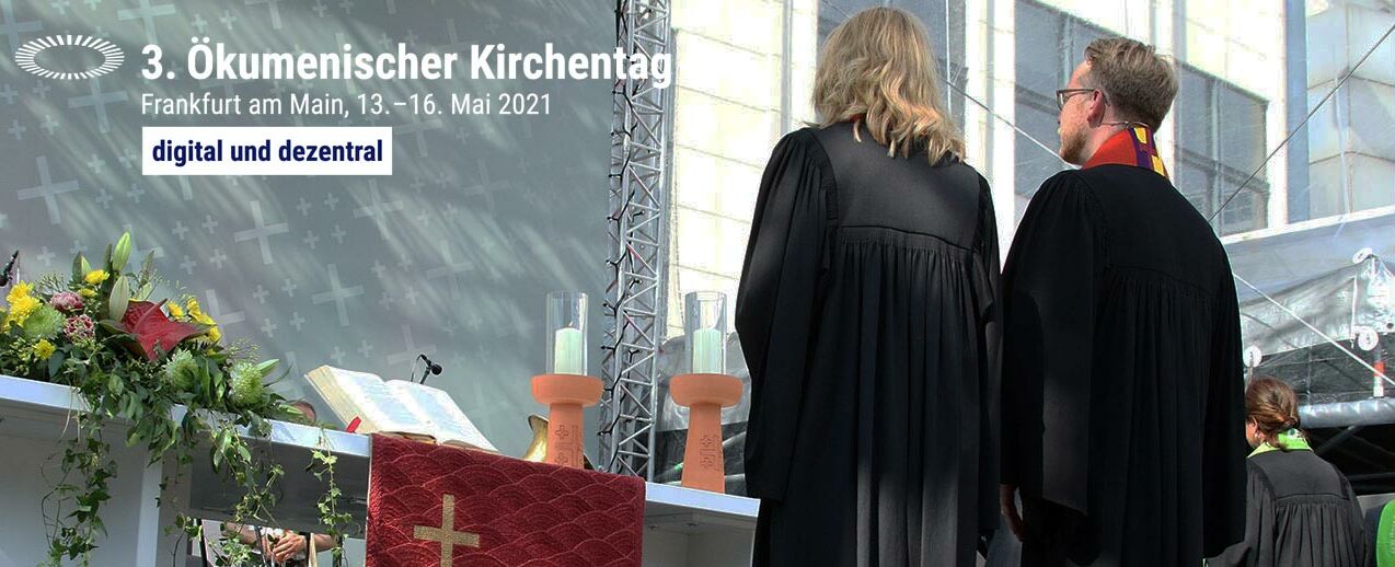 Zum Open Air Eröffnungsgottesdienst des ÖKT kommen Menschen aus verschiedenen christlichen Konfessionen und Lebensweltenten zusammen. (Foto: DEKT/Nadine Malzkorn)