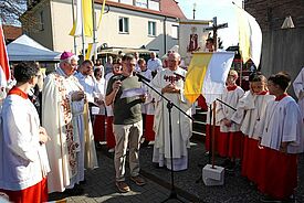Navi und Schlüssel als Symbole bei den Fürbitten.