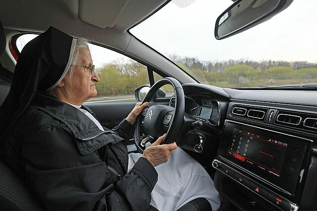 Sr. Raphaela hat die Evakuierungsfahrt der ukrainischen Kinder und Jugendlichen mit organisiert. (Foto: M. Nowak)