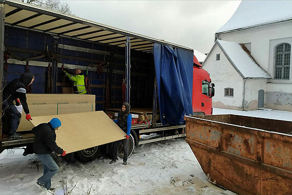 Viele Gemeindemitglieder haben tatkräftig bei der Sanierung geholfen. (Foto: Diözese Liepaja