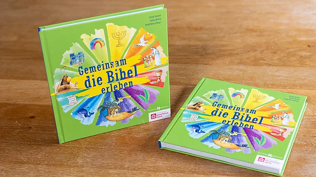 Die neue Kinderbibel "Gemeinsam die Bibel erleben" Foto: Hartmut Salzmann