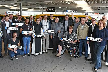 Gesamtgruppe der neuen BONI-Bus-Besitzer. Foto: Sr. Theresita M. Müller