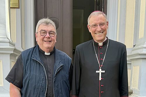Bonifatiuswerk-Generalsekretär Monsignore Georg Austen (li.) traf sich zum Gespräch mit Erzbischof Zbigņevs Stankevičs (Riga). Foto: privat