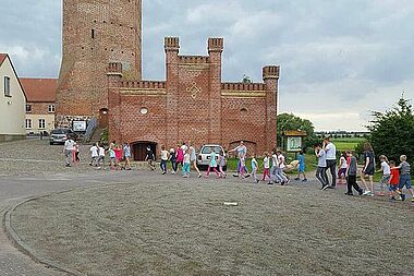 Die RKW in Löcknitz am Fuße des alten Turms. Foto: Klaudia Wildner-Schipek