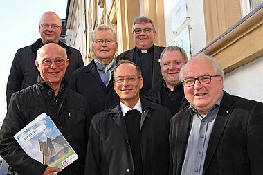 Die Mitglieder des Vergabeausschusses des Diaspora-Kommissariates. (Foto: Patrick Kleibold))