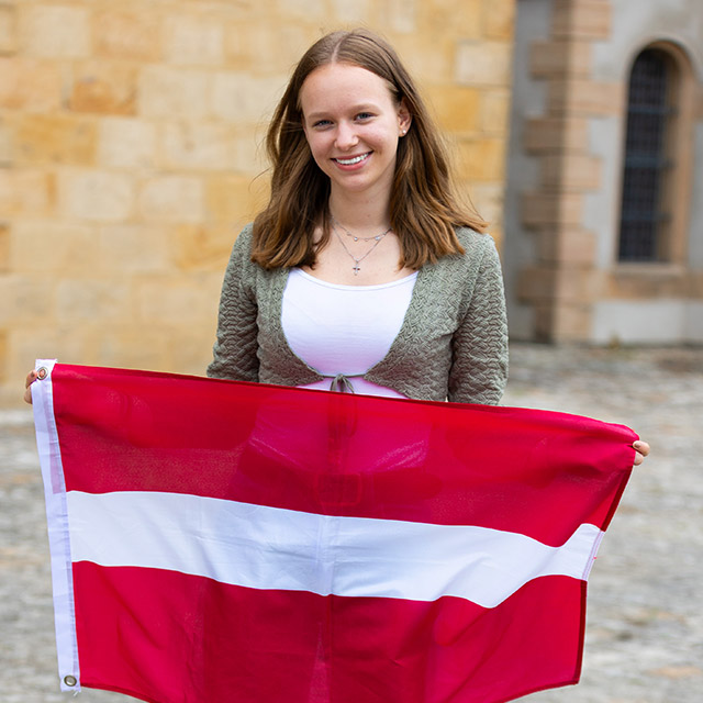 Marika Rehor, von August 2025 bis Mai 2026 in der Kerzenwerkstatt in Riga, Lettland
