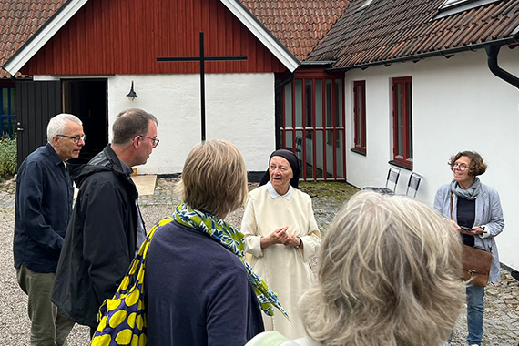 Begegnung mit katholischer Gemeinde in Skandinavien während einer Pilgerreise. (Foto: Franziska Oevel)