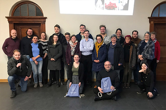 In Halle informierten sich die Studierenden über das ökumenische Projekt „Die Feier der Lebenswende“. Mittlerweile sind die beiden christlichen Kirchen der größte Anbieter für Lebenswendefeiern in Halle. Es komme darauf an, Kirche WEITer zu denken, betonen die Studienreisenden. (Foto: Erzbistum Paderborn)