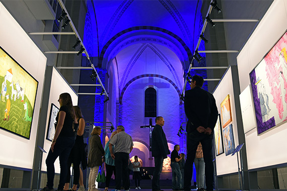 Die Ausstellung Udo's 10 Gebote in der Paderborner Gaukirche fand zu Libori 2017 statt. (Foto: Patrick Kleibold)