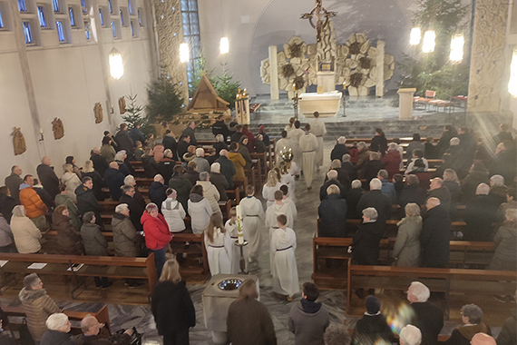 Die heilige Lucia beim Einzug in die St. Marienkirche. (Foto: Friederike Meschede)